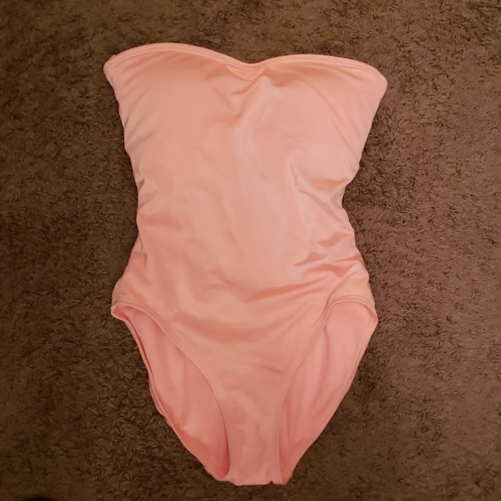 One piece coral Vince camuto swimsuit